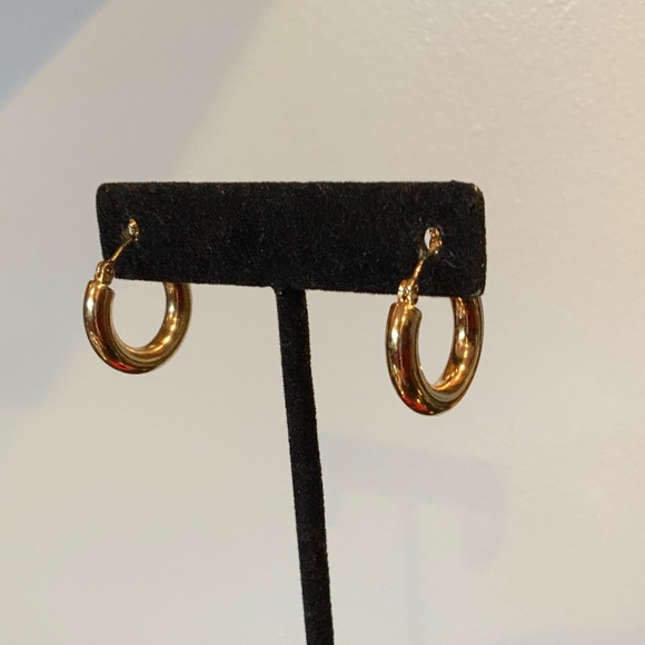 2 pairs Hoop Earrings - Picture 6 of 8